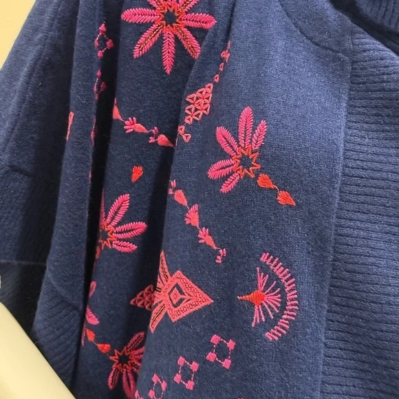 JOHNNY WAS
EMBROIDERED WOOL & CASHMERE
THE CLASSIC CAPE - Picture 10 of 15